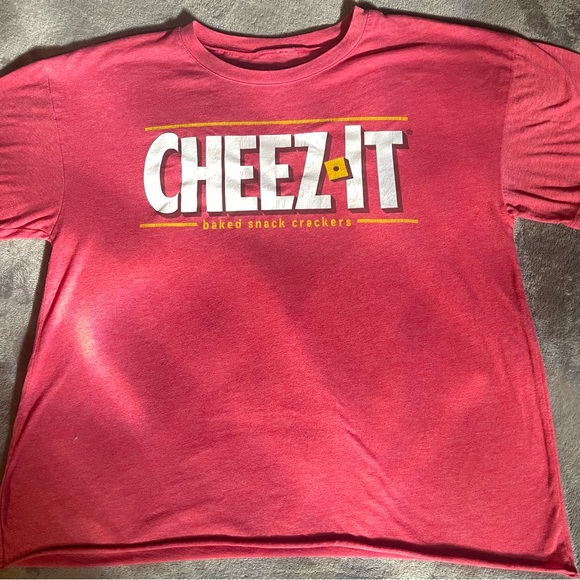 Cheez-it baked t shirt. - Picture 1 of 5